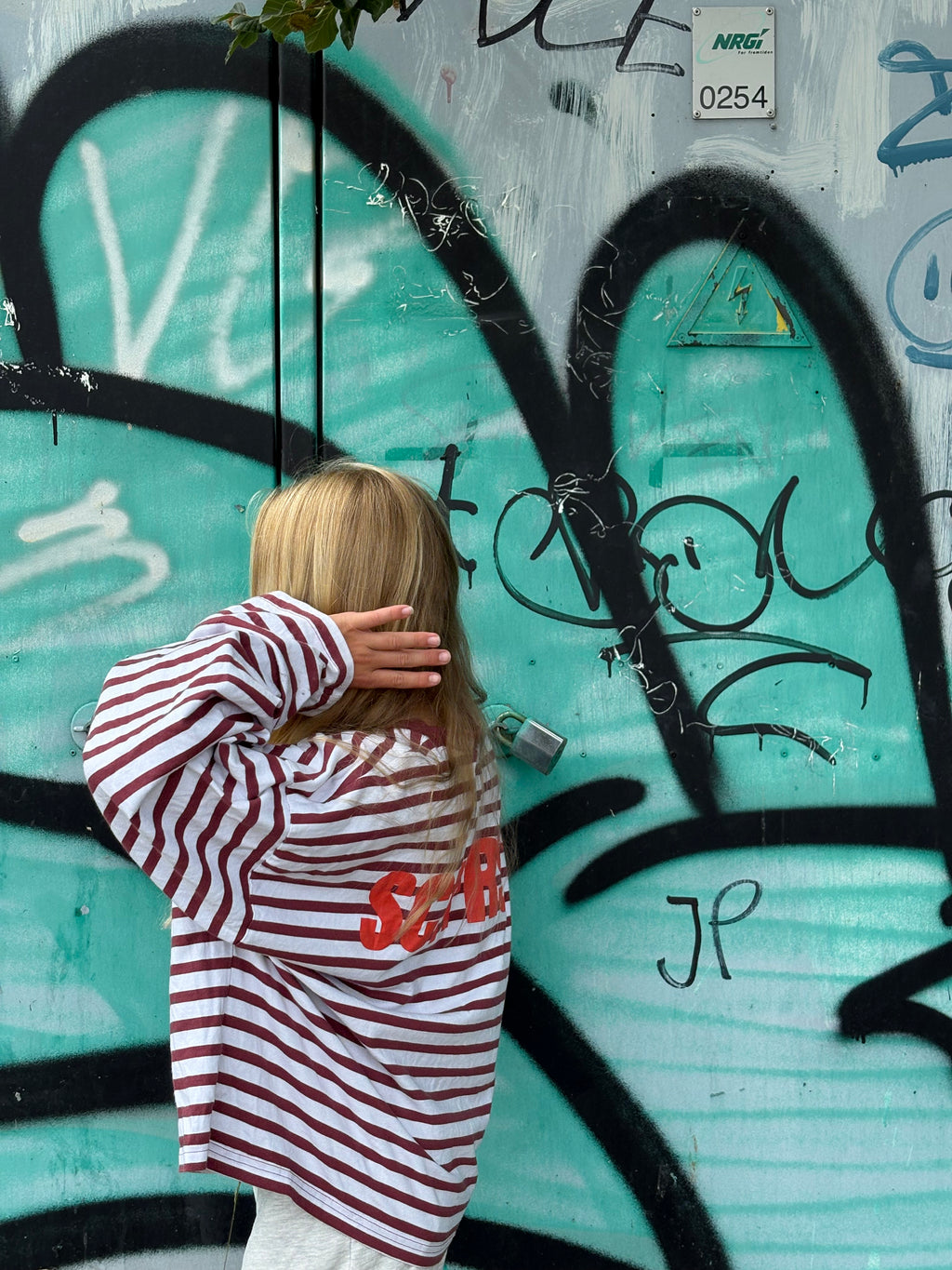 Scuffers oversize t-shirt stribet (Preloved)