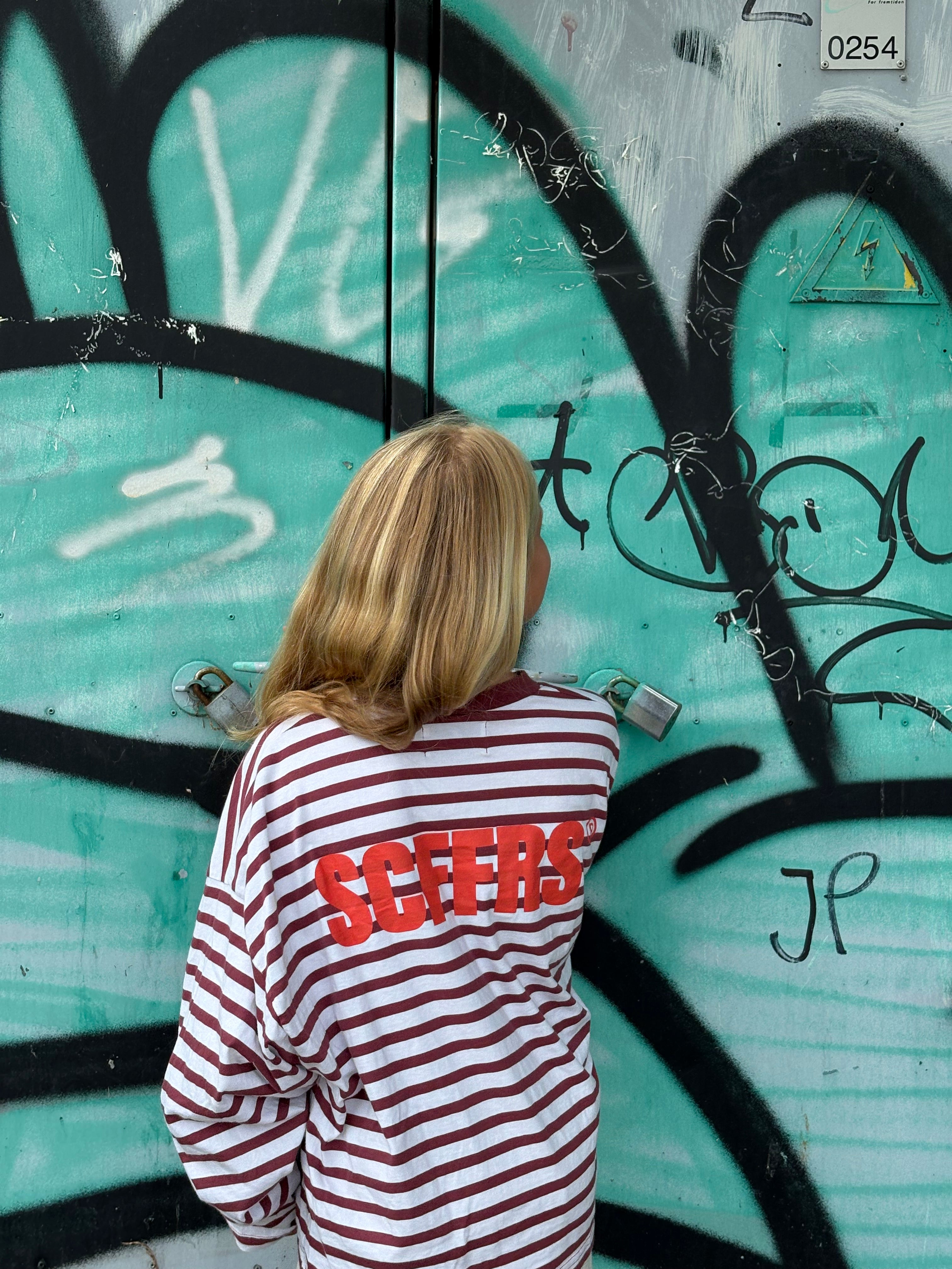 Scuffers oversize t-shirt stribet (Preloved)