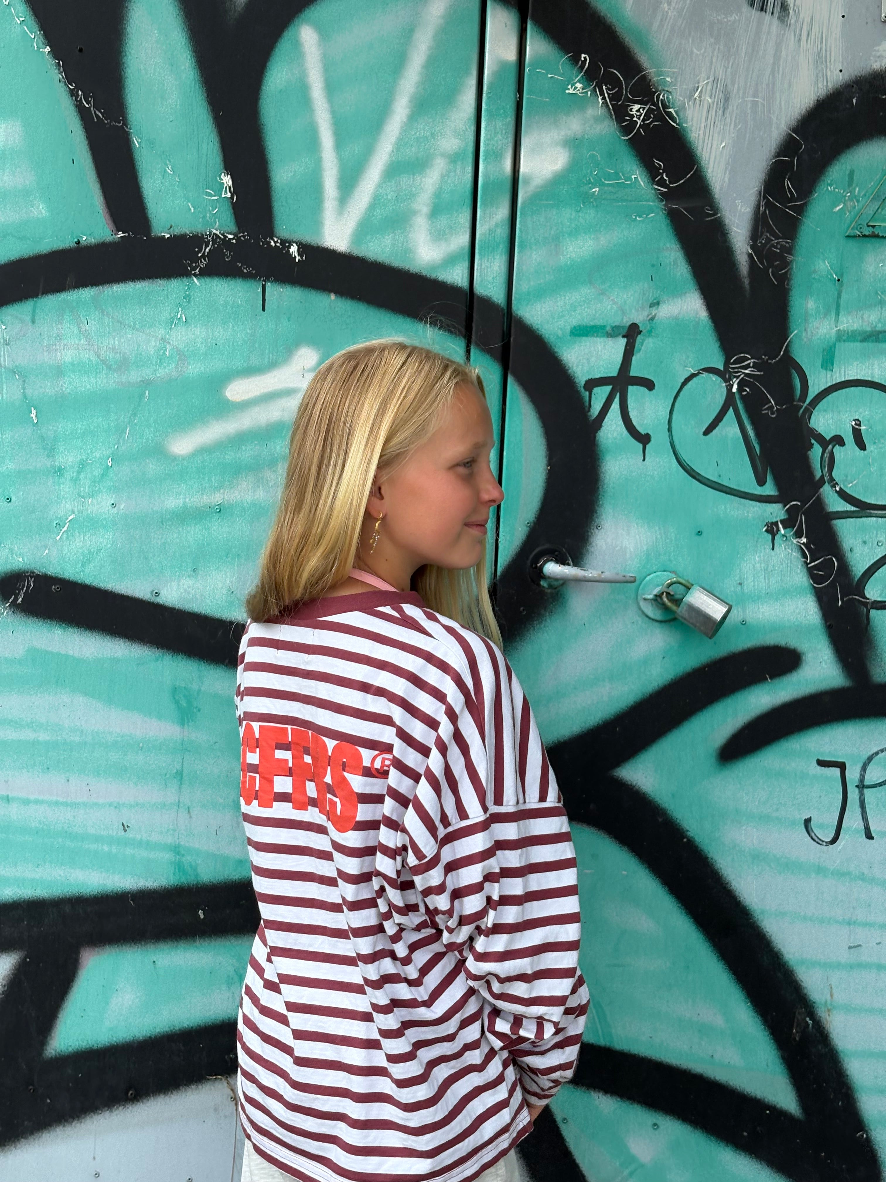 Scuffers oversize t-shirt stribet (Preloved)